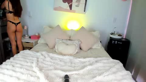 Snapshot of saramartinezz_ chatting on 06/20/26, 01:25 Sara Martinez online show from 06/20/26, 01:25