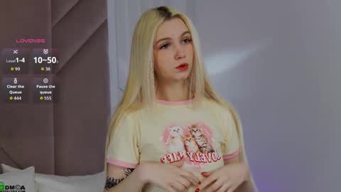 Snapshot of saramist chatting on 11/29/25, 01:41 saramist online show from 11/29/25, 01:41