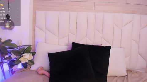 Snapshot of saramonroe1 chatting on 01/21/25, 11:13 Sara online show from 01/21/25, 11:13