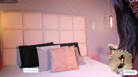 Snapshot of saramonroe1 chatting on 12/04/25, 11:30 Sara online show from 12/04/25, 11:30