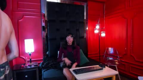 Snapshot of saranaomy_ chatting on 11/08/25, 03:18 Sara and Edward online show from 11/08/25, 03:18