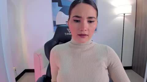 Snapshot of saraparkerx chatting on 11/14/25, 03:22 I am Sara online show from 11/14/25, 03:22