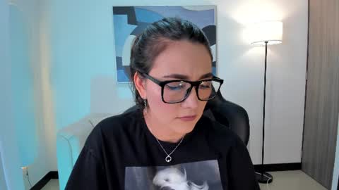 I am Sara  online show from 07/14/26, 08:14