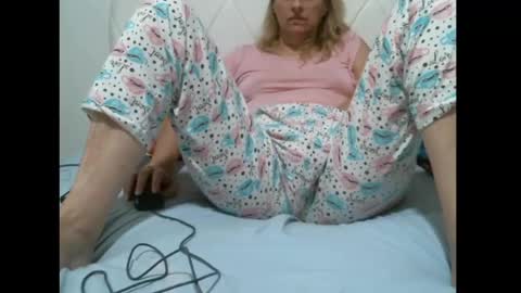 Snapshot of sarasexx33 chatting on 01/21/25, 05:27 sarasexx33 online show from 01/21/25, 05:27