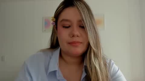 Sara  sarasmithfun by instagram online show from 05/25/26, 04:46