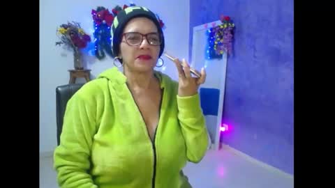 Snapshot of sarasmith2 chatting on 01/02/25, 12:55 sara online show from 01/02/25, 12:55