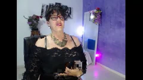 Snapshot of sarasmith2 chatting on 01/19/25, 01:43 sara online show from 01/19/25, 01:43