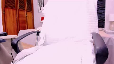 Snapshot of sarasofia44 chatting on 11/11/25, 05:13 Sara Sofia online show from 11/11/25, 05:13