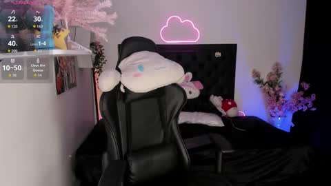 Snapshot of sarastorme chatting on 12/13/25, 11:21 Sara online show from 12/13/25, 11:21