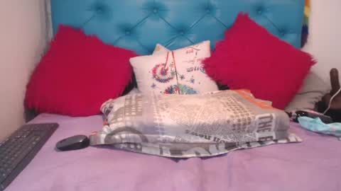 Sara Wills online show from 09/26/25, 02:10