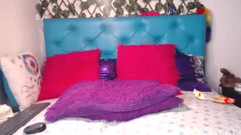 Sara Wills online show from 05/19/26, 02:01