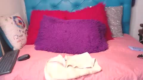 Sara Wills online show from 05/23/26, 02:21