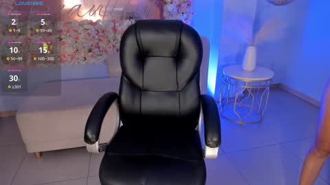 Sara Winstone online show from 01/11/25, 10:51