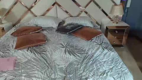 Sara Rivera online show from 10/04/25, 02:59