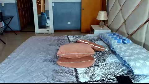 Sara Rivera online show from 12/20/25, 02:35