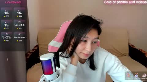 Snapshot of saraxray chatting on 09/19/25, 05:09 Sara online show from 09/19/25, 05:09