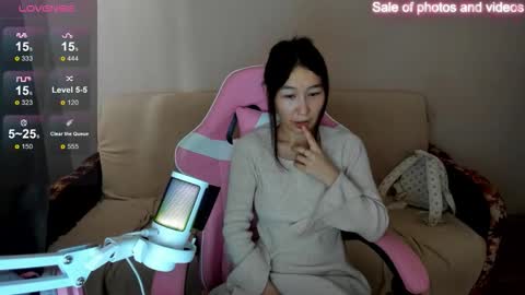 Snapshot of saraxray chatting on 09/22/25, 03:19 Sara online show from 09/22/25, 03:19