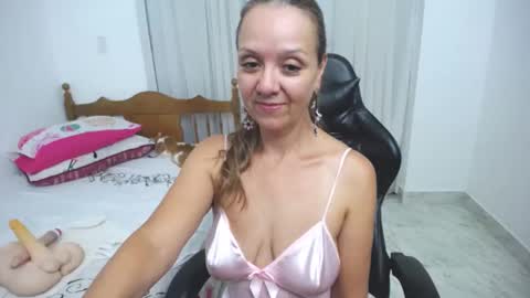 saray1221 online show from 02/05/25, 12:31