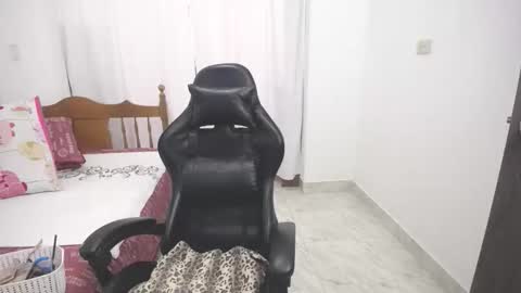 saray1221 online show from 01/10/26, 07:04