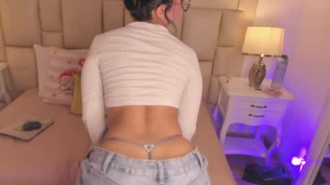 sarit_ online show from 05/25/26, 07:42