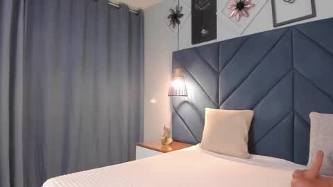 Sara  online show from 11/26/25, 04:02