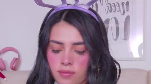 Snapshot of saritabratz chatting on 11/27/25, 12:13 Sara online show from 11/27/25, 12:13