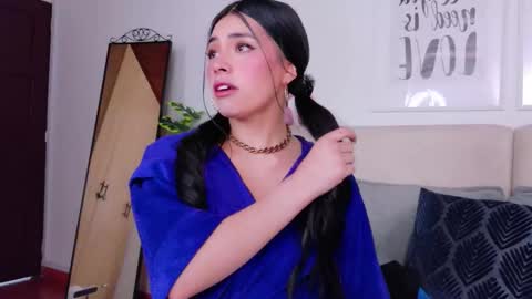 Snapshot of saritabratz chatting on 12/17/25, 09:54 Sara online show from 12/17/25, 09:54