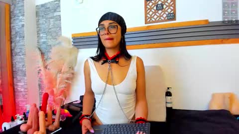 Snapshot of saritalove_ chatting on 02/20/26, 02:41 Sara online show from 02/20/26, 02:41