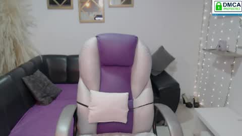 Sara online show from 04/10/26, 01:22