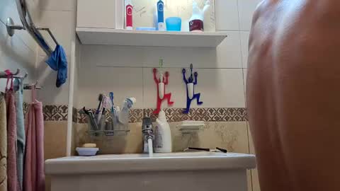 Snapshot of sasha999111 chatting on 12/21/24, 09:23 Eldak23 online show from 12/21/24, 09:23