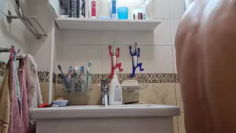 Snapshot of sasha999111 chatting on 12/24/24, 02:01 Eldak23 online show from 12/24/24, 02:01