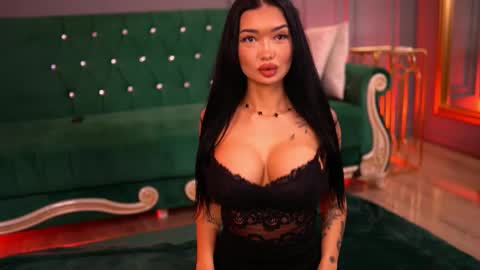 Snapshot of sashaferrera chatting on 02/19/25, 07:05 Dennise online show from 02/19/25, 07:05