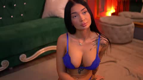 Snapshot of sashaferrera chatting on 03/08/25, 08:35 Dennise online show from 03/08/25, 08:35