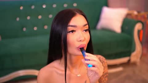 Snapshot of sashaferrera chatting on 03/10/25, 07:40 Dennise online show from 03/10/25, 07:40