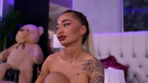 Snapshot of sashaferrera chatting on 09/14/25, 06:29 Dennise online show from 09/14/25, 06:29