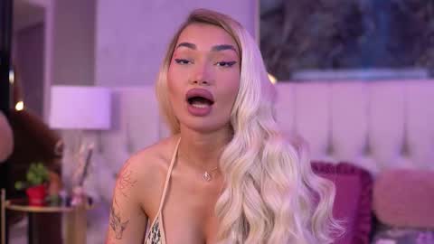 Snapshot of sashaferrera chatting on 09/16/25, 06:20 Dennise online show from 09/16/25, 06:20