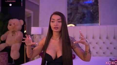 Snapshot of sashaferrera chatting on 09/27/25, 06:24 Dennise online show from 09/27/25, 06:24