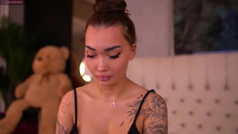 Snapshot of sashaferrera chatting on 10/07/25, 06:16 Dennise online show from 10/07/25, 06:16