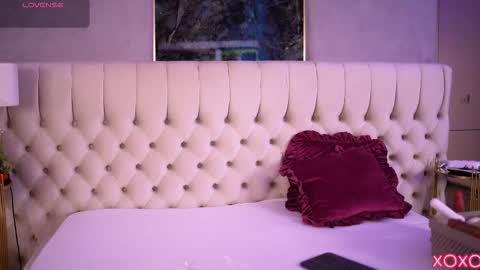 Snapshot of sashaferrera chatting on 10/25/25, 06:46 Dennise online show from 10/25/25, 06:46