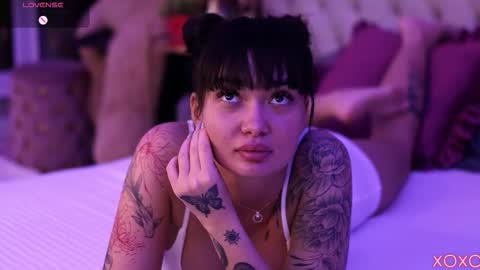 Snapshot of sashaferrera chatting on 10/28/25, 09:28 Dennise online show from 10/28/25, 09:28