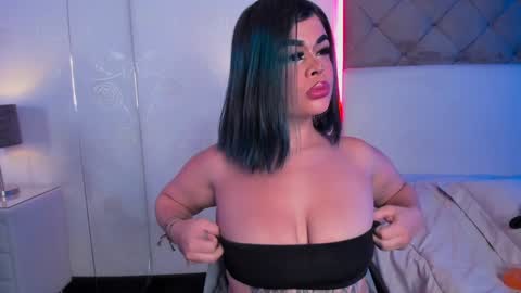 Snapshot of sashajune chatting on 02/05/25, 08:57 selene online show from 02/05/25, 08:57