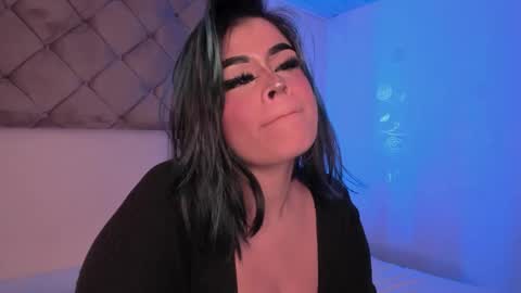 Snapshot of sashajune chatting on 02/13/25, 01:29 selene online show from 02/13/25, 01:29