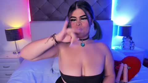 Snapshot of sashajune chatting on 02/21/25, 11:32 selene online show from 02/21/25, 11:32