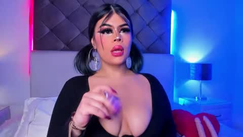 Snapshot of sashajune chatting on 03/08/25, 11:48 selene online show from 03/08/25, 11:48