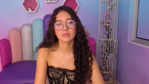 Snapshot of sashamonroee_ chatting on 10/29/25, 11:39 SashaMonroee online show from 10/29/25, 11:39