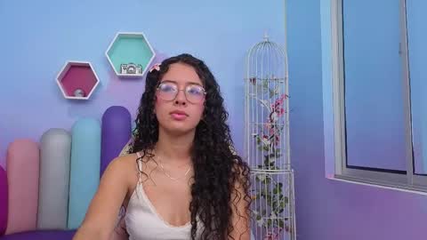 Snapshot of sashamonroee_ chatting on 11/17/25, 11:43 SashaMonroee online show from 11/17/25, 11:43