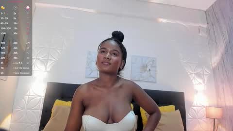 Snapshot of sashhalux22 chatting on 11/19/25, 03:28 SashhaLux22 online show from 11/19/25, 03:28