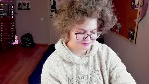 Snapshot of sashy_way chatting on 12/18/24, 02:10 .Alexandra online show from 12/18/24, 02:10