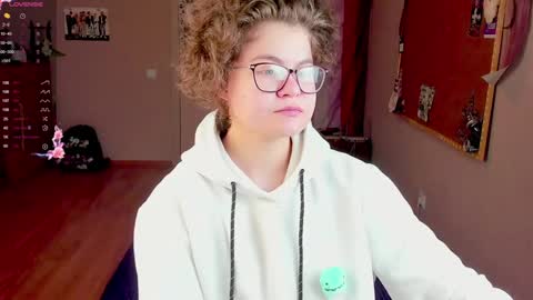 Snapshot of sashy_way chatting on 12/18/24, 06:35 .Alexandra online show from 12/18/24, 06:35