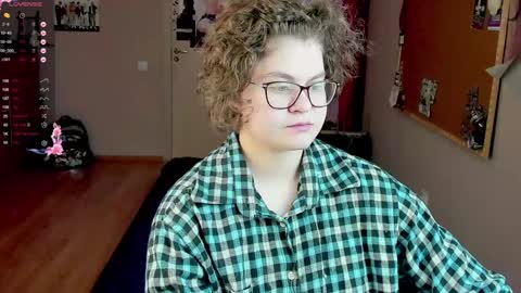 Snapshot of sashy_way chatting on 01/06/25, 07:31 .Alexandra online show from 01/06/25, 07:31